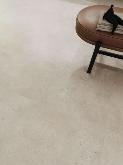 Elastischer Boden Light Concrete von INKU Jordan